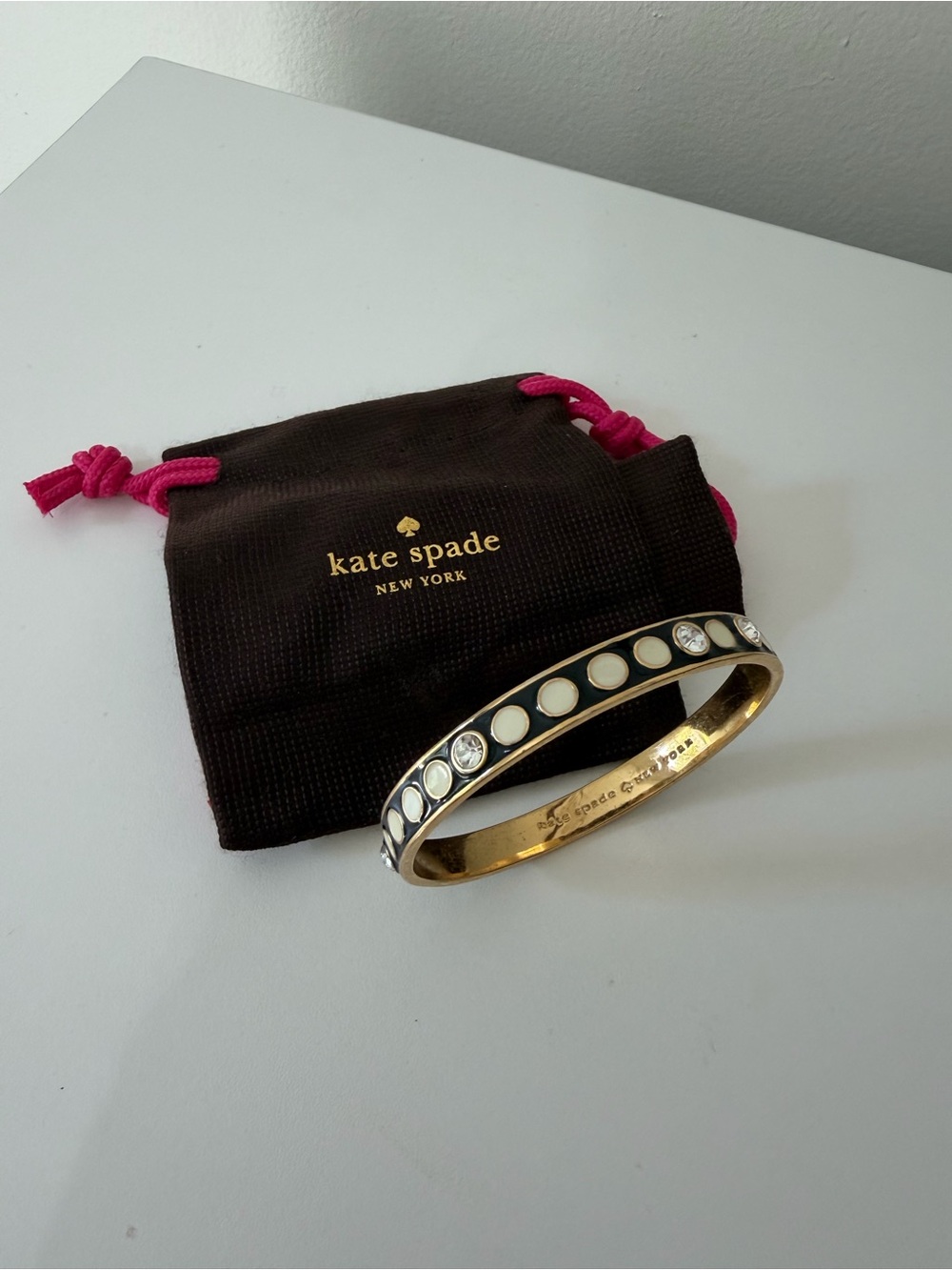 kate spade spotlight bangle - black & white